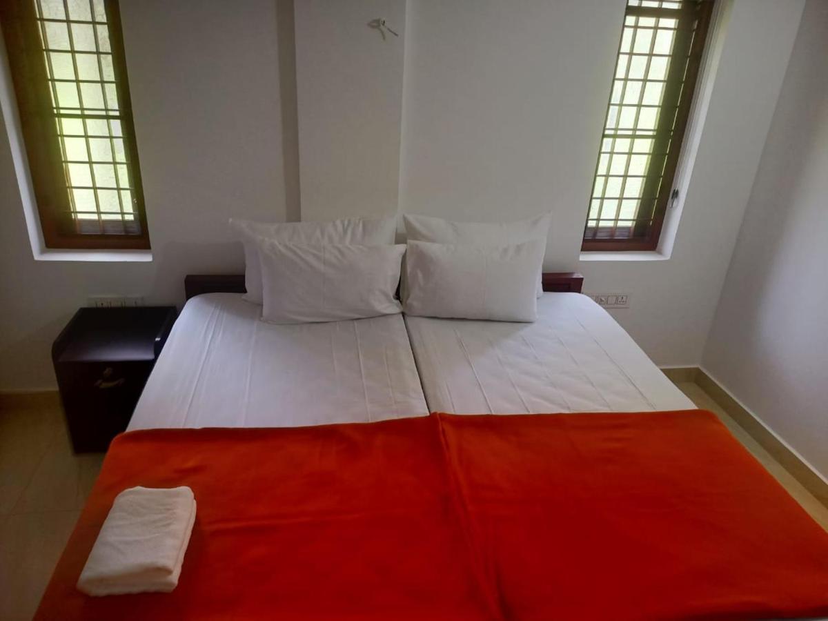 Grace Mary Residency Hotel Nedumbassery Buitenkant foto