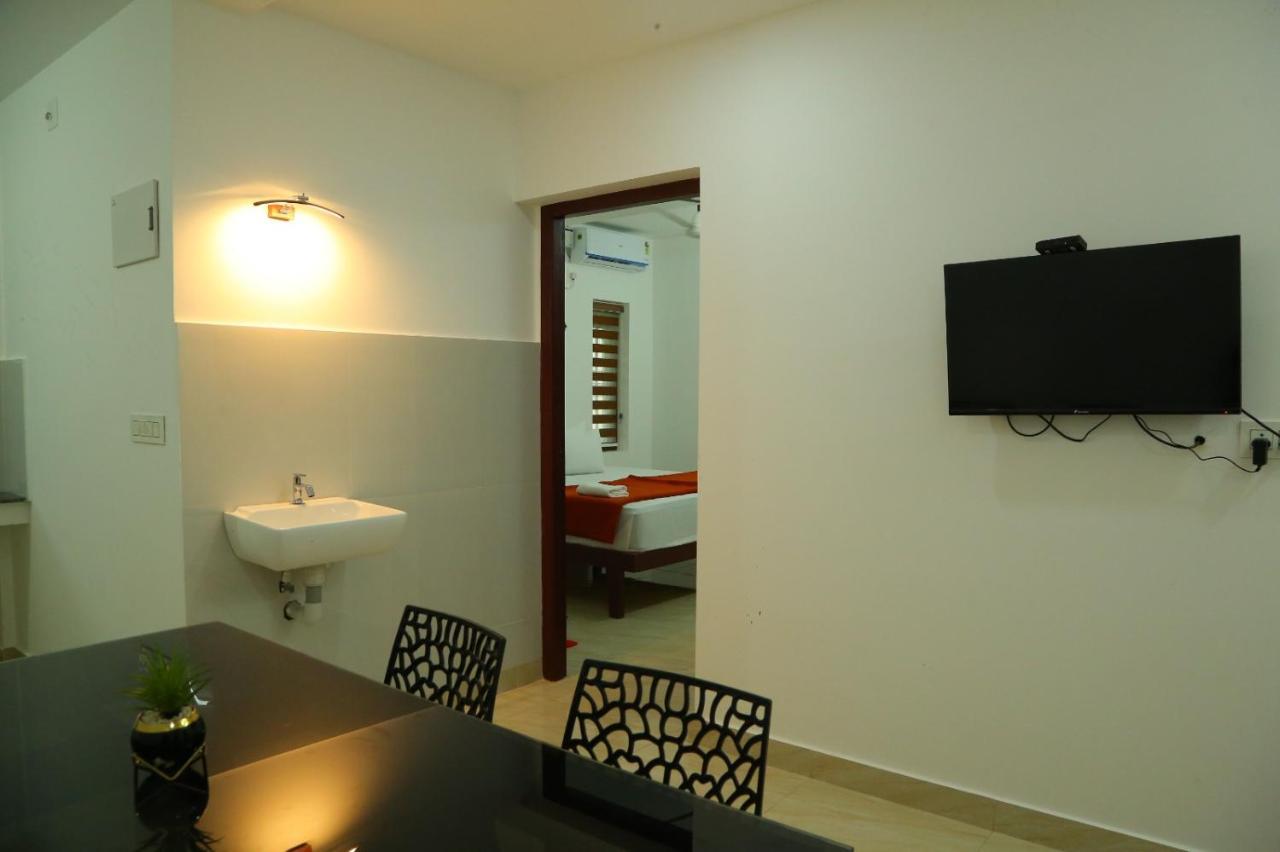 Grace Mary Residency Hotel Nedumbassery Buitenkant foto